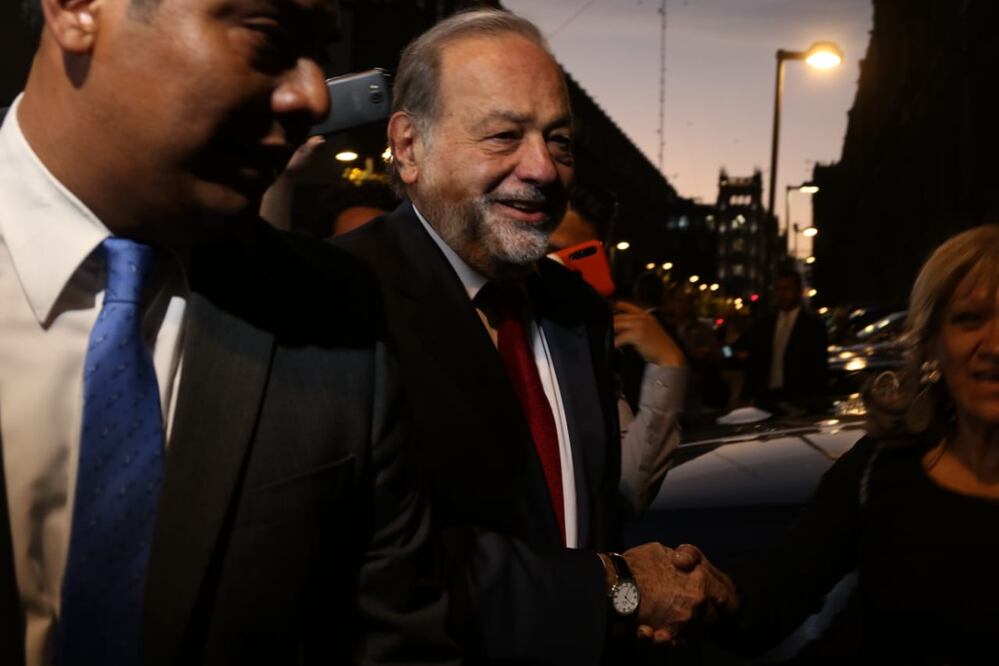 Slim dice que no habrá ningún despido en sus empresas: AMLO