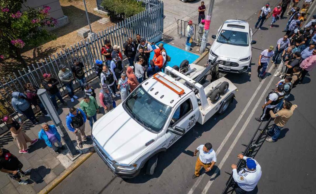 Autoridades de la alcaldía Gustavo A. Madero continúan con trabajos de limpieza de enseres en la vía pública para liberar zona de hospitales en Lindavista. 31/03/2025 / Foto: Especial