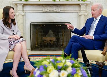 "Necesitamos su consejo", pide Biden a Jacinda Ardern, premier de Nueva Zelanda, sobre violencia y extremismos