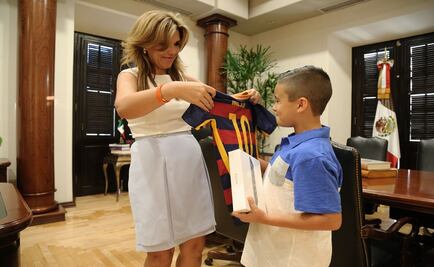 Pavlovich se reúne con niño ganador del Ariel