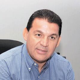 ¡Hasta con drones festeja edil de municipio endeudado!