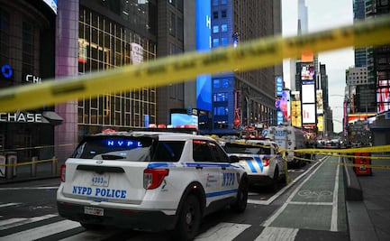 Policía de Nueva York abate a mujer que apuñaló a 2 personas en Times Square; una víctima falleció