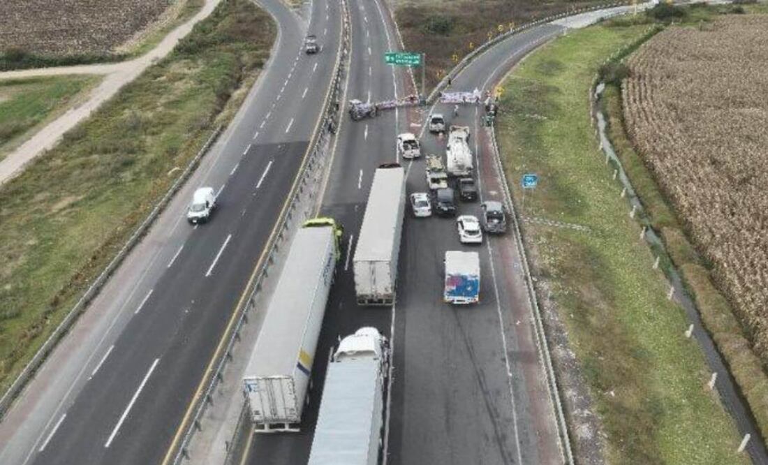 Campesinos de Hidalgo, extienden sus protestas y bloqueos hacia las vías del ferrocarril en la carretera Tula -Tlahuelilpan (29/10/2025). Foto: Especial