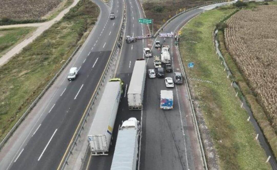 Campesinos de Hidalgo, extienden sus protestas y bloqueos hacia las vías del ferrocarril en la carretera Tula -Tlahuelilpan (29/10/2025). Foto: Especial