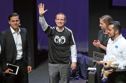 “Si yo no compitiera, votaría por Zavala”