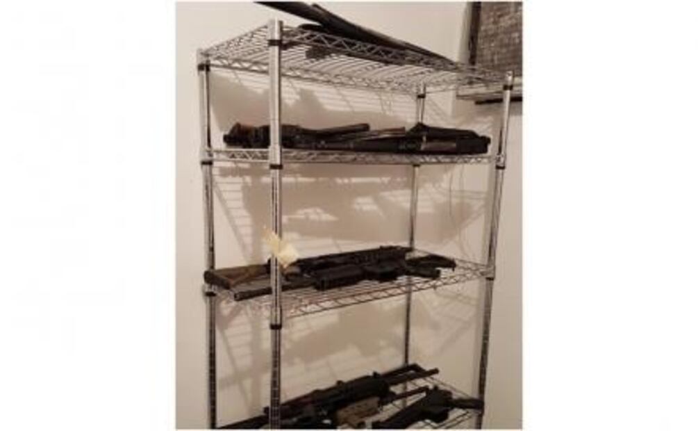 Hallan arsenal y pancartas contra la Marina en Nuevo Laredo