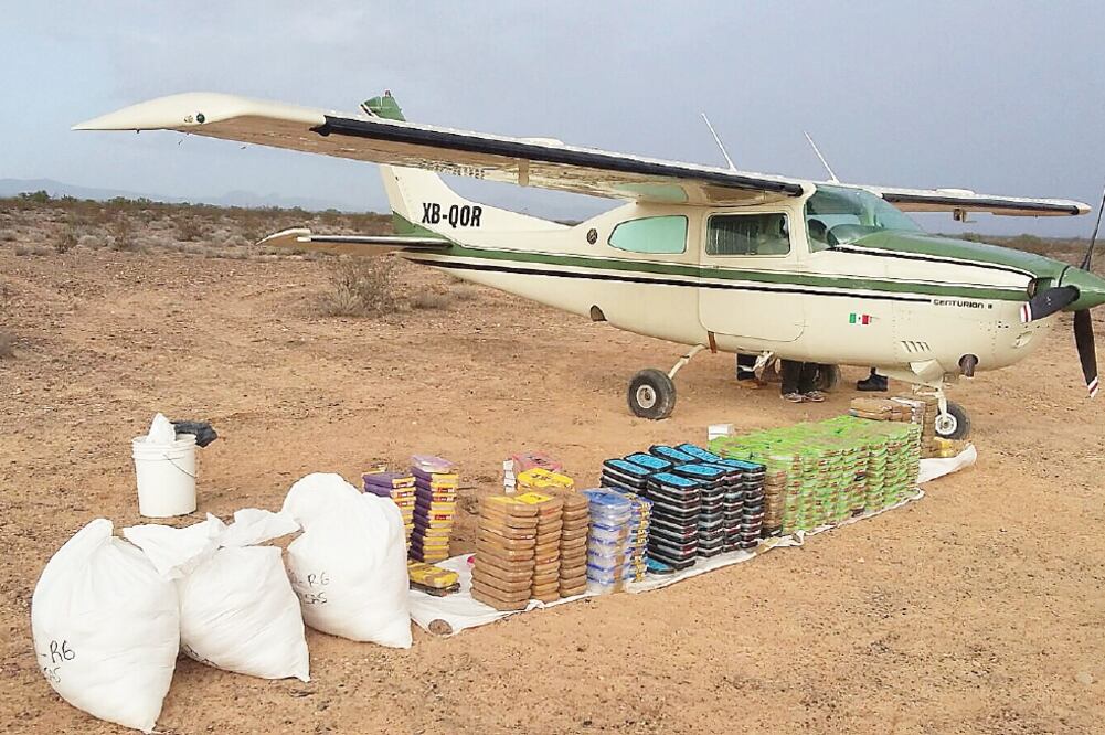 La PGR informa que se trata de una aeronave tipo Cessna, y que, de acuerdo con las diligencias practicadas por el Ministerio Público de la Federación, la matrícula fue alterada (CUARTOSCURO)