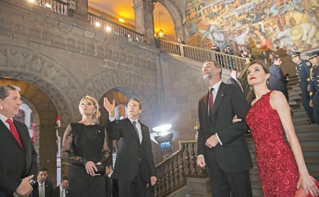 En el marco de la visita de Estado de los reyes de España, Felipe VI y Letizia, el presidente Enrique Peña Nieto y su esposa, Angélica Rivera, les dieron la bienvenida en Palacio Nacional en donde realizaron un recorrido previo