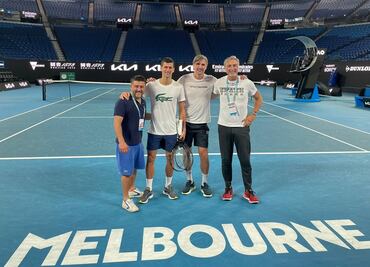 Novak Djokovic gana el juicio y podrá jugar en Australia; el gobierno lo vuelve a amenazar