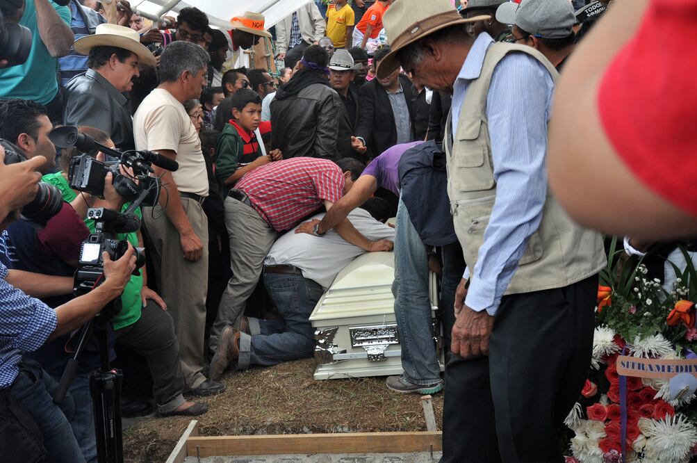 Imagen del sepelio de la activista Berta Cáceres (EFE)