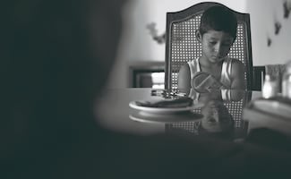 "Moscas" llama a la conexión emocional
