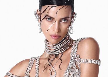 Las joyas de gran tamaño y de tono plata triunfan esta temporada