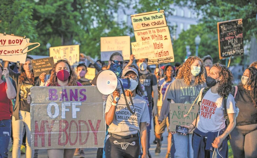 Manifestantes proaborto marcharon hacia el Capitolio desde el edificio de la Corte Suprema el 10 de mayo, en Washington. Foto: TASOS KATOPODIS/AFP