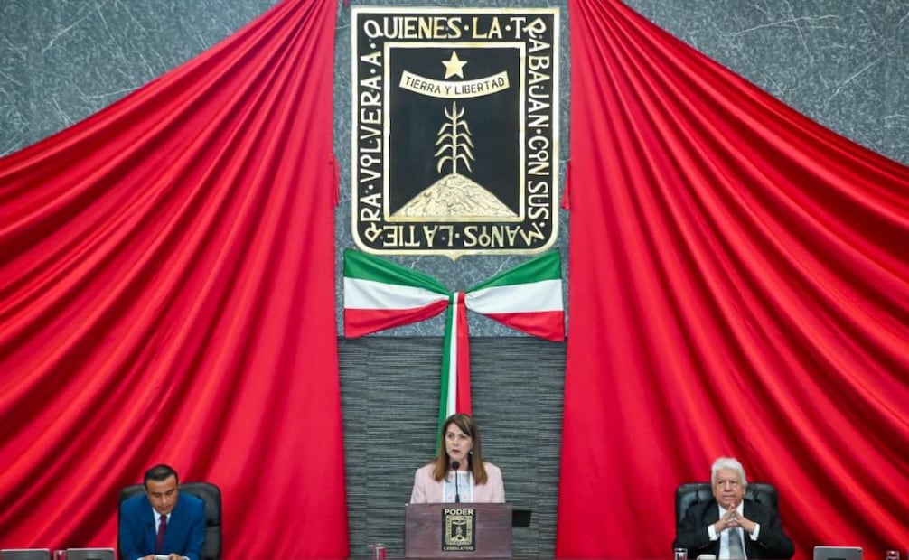 En primer informe de gobierno, gobernadora de Morelos afirma que recibió el estado con "rezagos".
Foto: Especial.