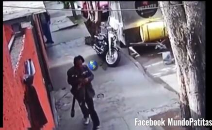 Fiscalía investiga a indigente captado comiendo un gato muerto en calles de Azcapotzalco 