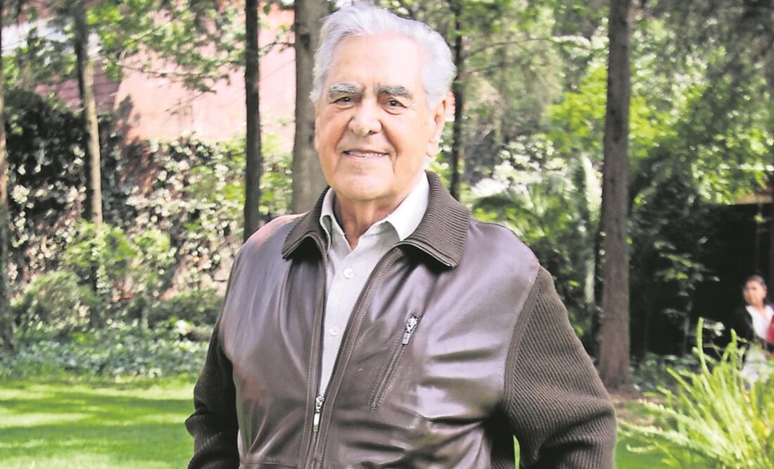 Eric Del Castillo ensaya para personificar a Dios en teatro. Foto: Carlos Mejía/EL UNIVERSAL.