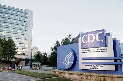 Gobierno de EU despide a más de mil empleados de Centros de Prevención de Enfermedades; fueron notificados por correo