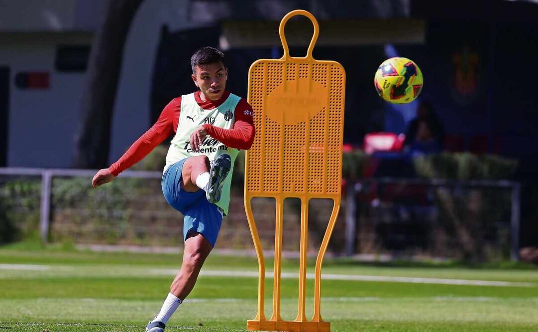 Fernando Beltrán podría ser titular. Foto: Club Guadalajara
