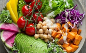¿Qué alimentos debes comer para beneficiar tu microbiota?; médico revela opciones que tienen proteína y fibra