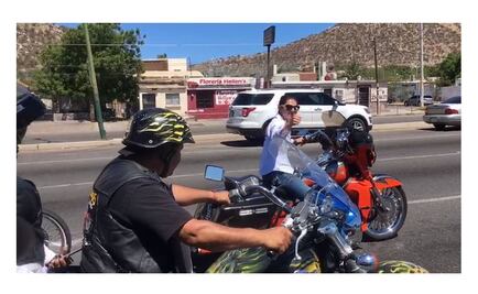 Ana Gabriela Guevara escolta a AMLO en una moto en Sonora