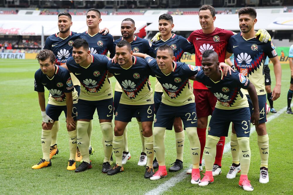 Imago7. Jugadores de América se toman la foto previo al duelo ante Querétaro