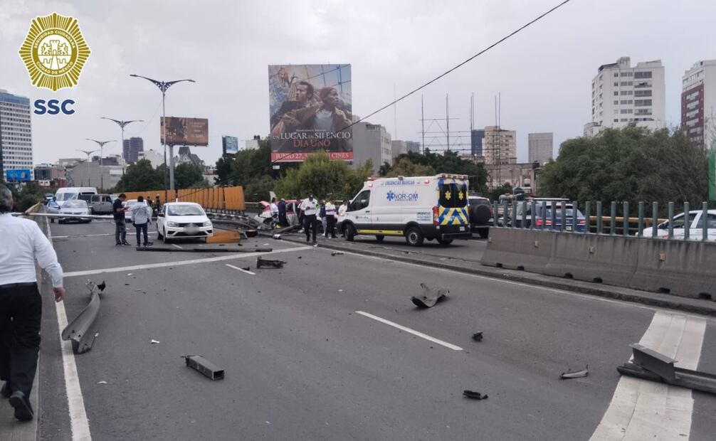 Taxi choca sobre Río San Joaquín / Foto: SSC CDMX