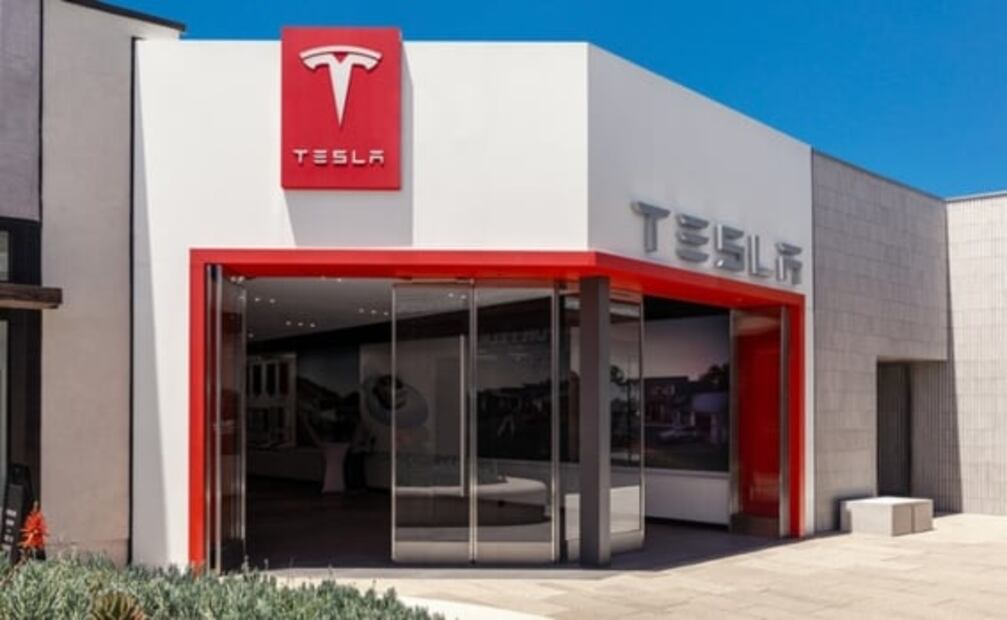 Tesla ofrece trabajo en México para los amantes de los autos