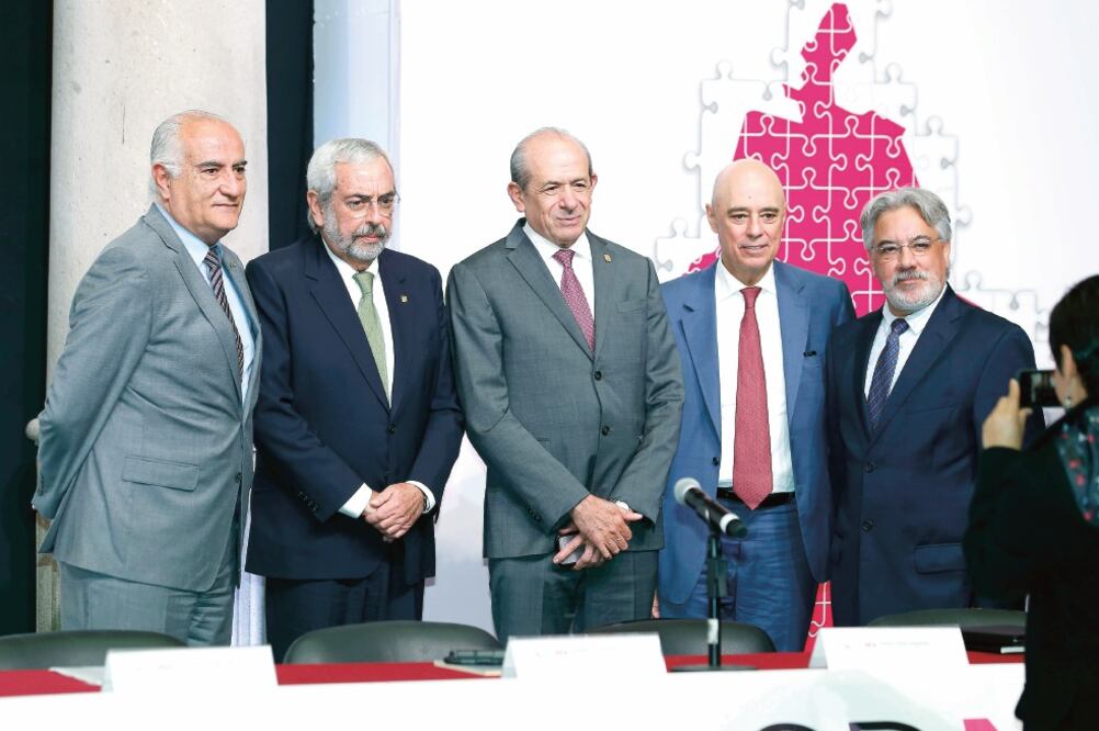 De izquierda a derecha, Eduardo Peñalosa, rector de la UAM; Enrique Graue, rector de la UNAM; Enrique Fernández, director del IPN; Arturo Fernández, rector del ITAM y Eduardo Vega, presidente del Consejo Económico y Social (AGUSTÍN SALINAS. EL UNIVERSAL)