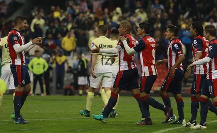 Pulido niega pleito con Salcido por el cobro de un penalti 