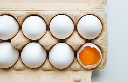 ¿Es malo comer huevos crudos?
