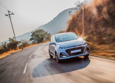 Qué debes revisarle al auto después de un viaje en carretera