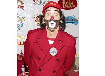 Así luce Cepillín tras cirugía en la que le colocaron ocho tornillos y dos varillas en la columna