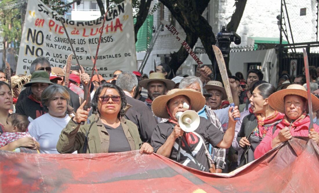 Integrantes del Frente de Pueblos en Defensa de la Tierra se manifestaron en contra de la construcción del Nuevo Aeropuerto Internacional de México. CARLOS MEJÍA/EL UNIVERSAL