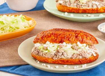 Qué lleva el adobo para los pambazos