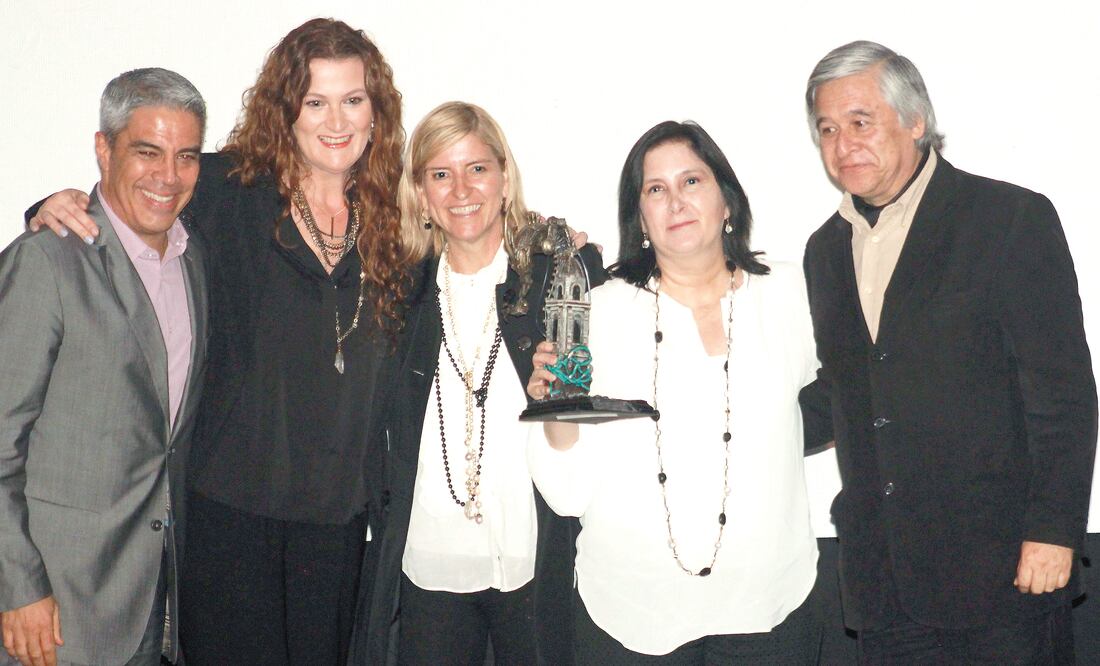 Juan Antonio de la Riva (derecha) dirige Ladronas de Almas (CORTESÍA)