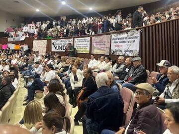 FOTOS Así fue la protesta en el Congreso de Sinaloa; exigen paz y destitución de Rubén Rocha Moya