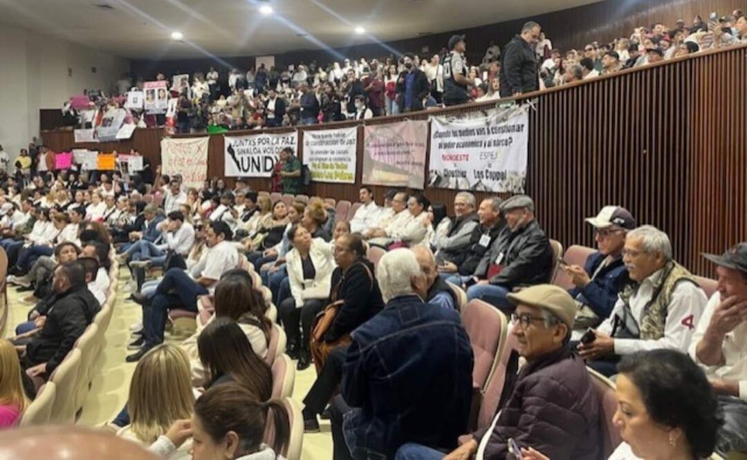 Reunión de diputados y manifestantes para demandar seguridad en Sinaloa (30/01/2025). Foto: Especial