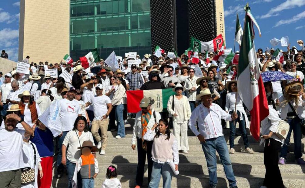 En Torreón, Coahuila, la marcha estuvo integrada principalmente por personas adultas que recorrieron parte del centro de la ciudad.
Foto: Jorge Espejel