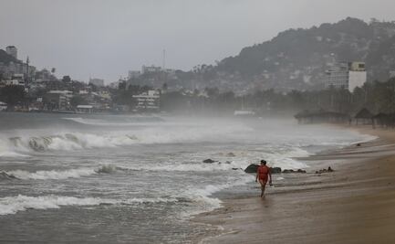 Cierran puerto de Mazatlán para embarcaciones menores por huracán "Genieveve"