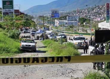 Encuentran tres cuerpos decapitados dentro de un taxi en Chilpancingo