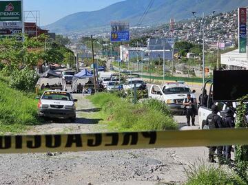 Encuentran tres cuerpos decapitados dentro de un taxi en Chilpancingo