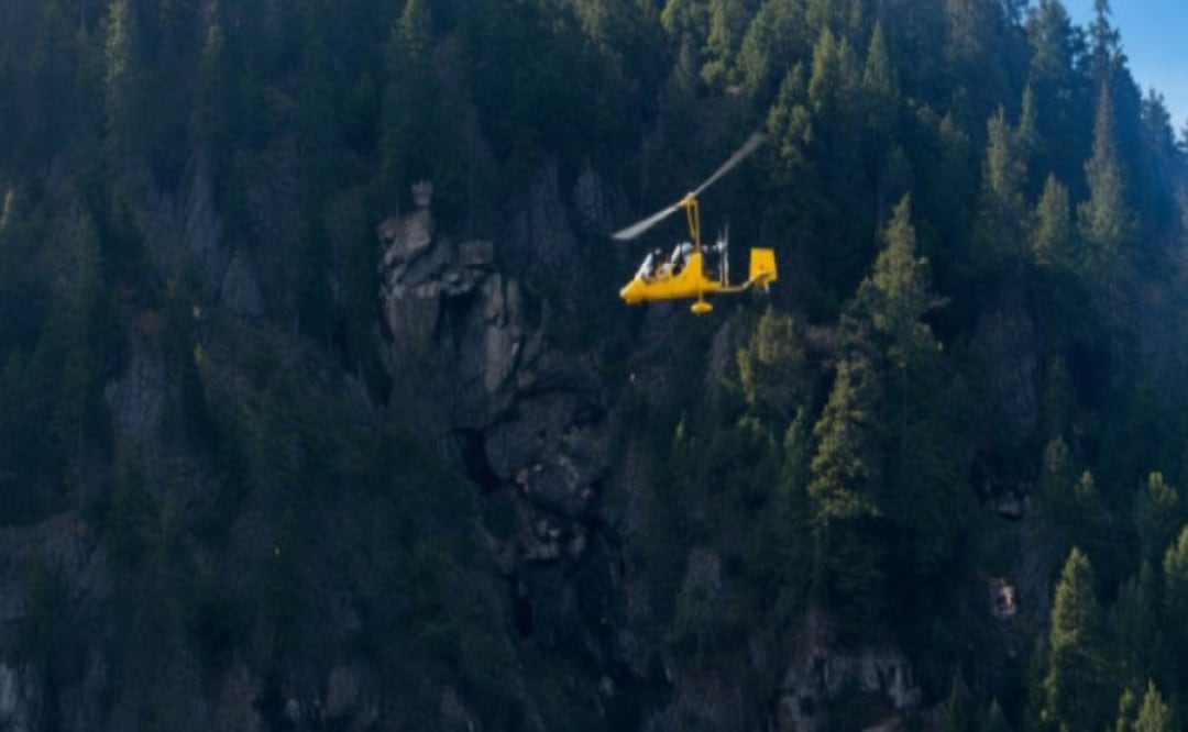 Helicóptero choca contra cables de un teleférico en Italia. Foto: Tomada de video