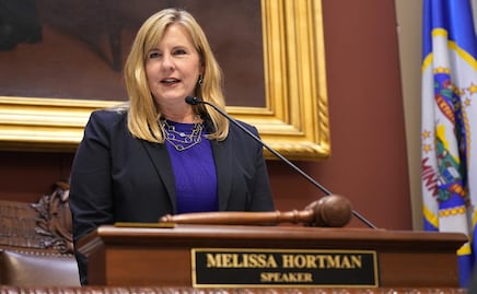 Dan 2 cadenas perpetuas al asesino de legisladora demócrata de Minnesota y su esposo, reportan; se declaró culpable de los cargos