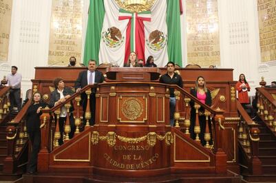 Reproches, insultos y hasta palomitas en pleito de diputados de MC y PRI en Congreso de la CDMX