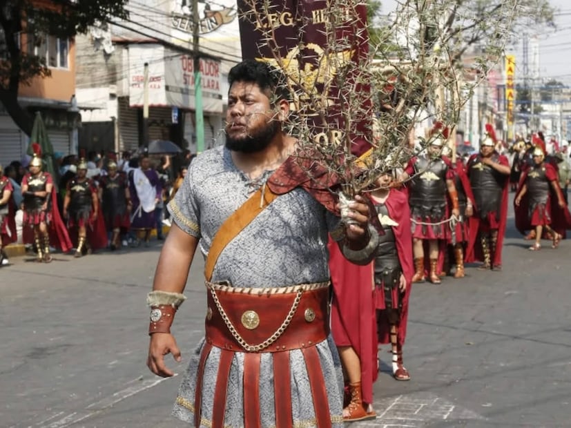 Miles de personas participan cada año en la representación más multitudinaria del país.
Foto: Facebook Cultura Iztapalapa