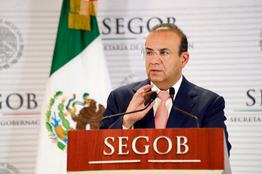 El secretario de Gobernación, Alfonso Navarrete Prida, informó que fueron concentrados todos los agentes involucrados en el caso de presunto espionaje (IVAN STEPHENS. EL UNIVERSAL)