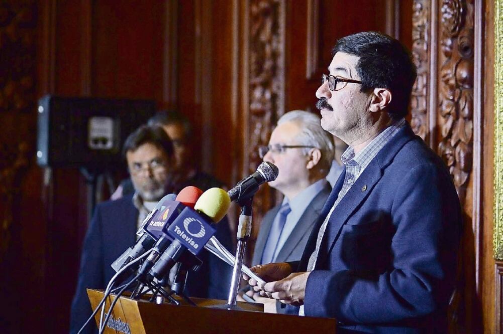 El gobernador aseguró que se planeaba arrestar a César Duarte en el funeral del diputado Carlos Hermosillo, pero dijo que fue alertado y no se presentó (TOMADA DE FACEBOOK)