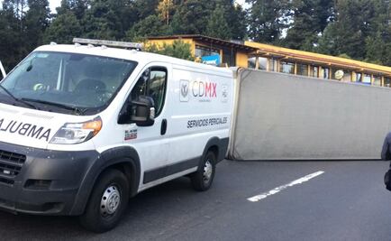 Volcadura de un tráiler en la México-Toluca deja un muerto