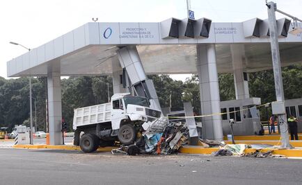 Suman 6 las víctimas por camionazo en caseta de La Marquesa-Toluca
