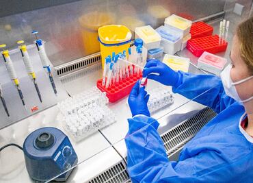 Quienes contrajeron la variante beta, "inmunizados" contra ómicron, esto dice un estudio